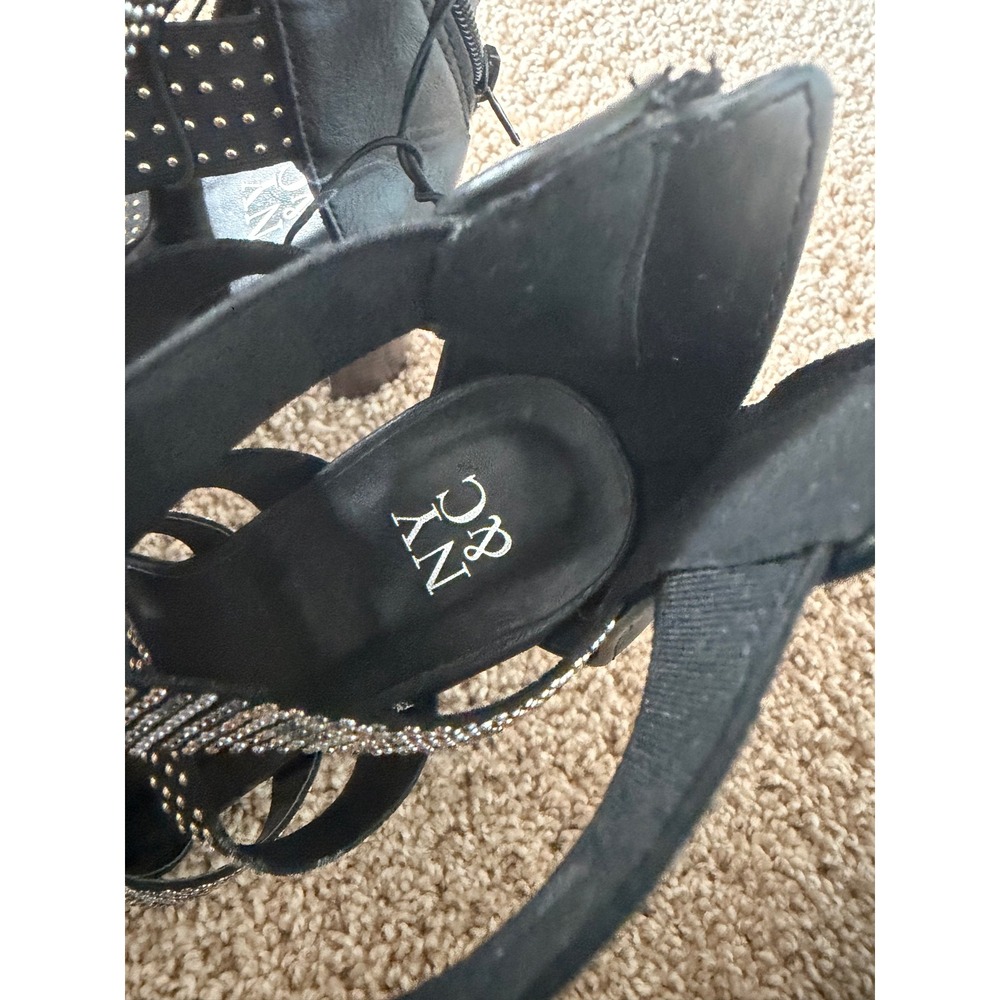 New York & Company Women Black Studded Strappy Block Heel Sandals 9116 Size 6 - Picture 2 of 9